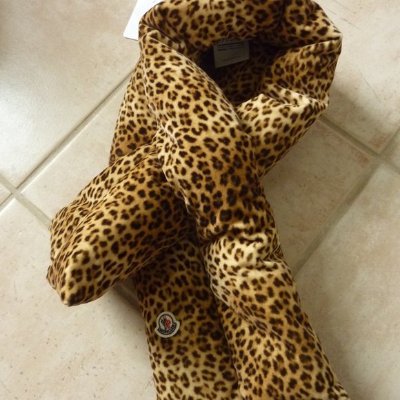 Moncler Leopard Print Down Puffer Scarf 'Sciarpa' - Picture 8 of 14